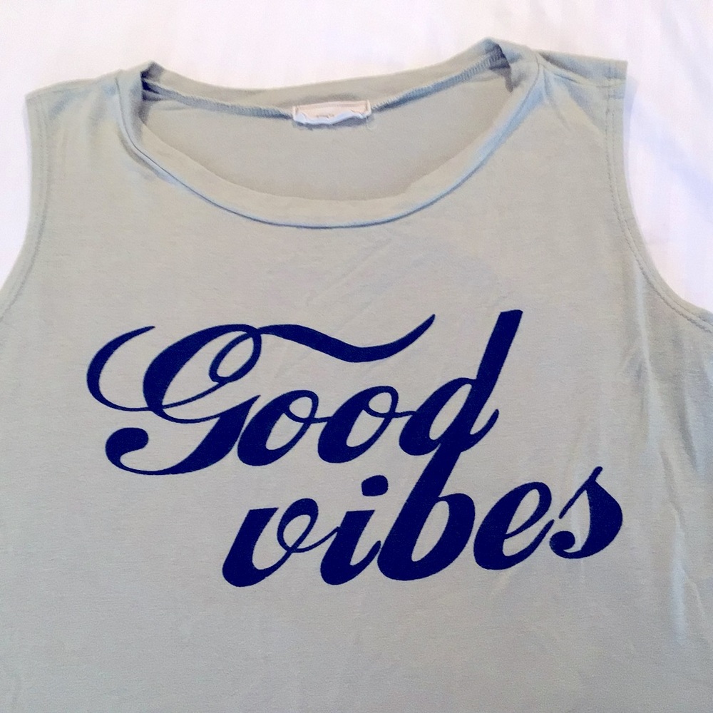 Aran’s Den Good vibes T-shirt sleeveless vintage color green